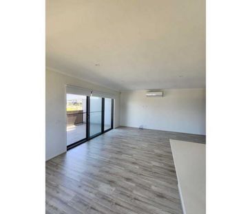 Near New 3 Bedroom Townhouse - Photo 1