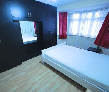 4 bedroom terraced house to rent - Photo 6