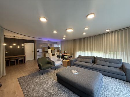 Stijlvol en gemeubileerd gelijkvloers appartement voor expats of bedrijven - Photo 2