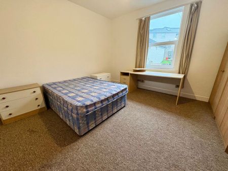 TWO DOUBLE BEDROOMS, BOURNEMOUTH (P01531) - Photo 5