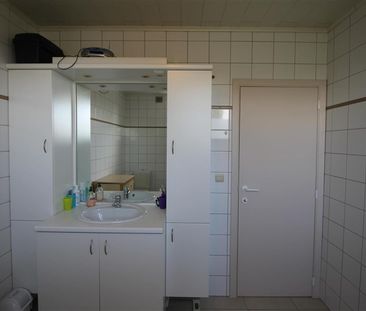 Recente halfopen bebouwing met ruime tuin, terras en garage - Foto 3