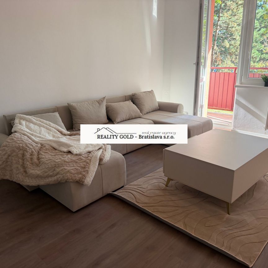 NA PRENÁJOM 2-IZBOVÝ BYT, METEOROVÁ UL., BRATISLAVA – 55 m², VEĽKÁ LOGGIA - Photo 1