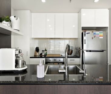 Modern One Bedroom Apartment in the Heart of Belconnen - Photo 3