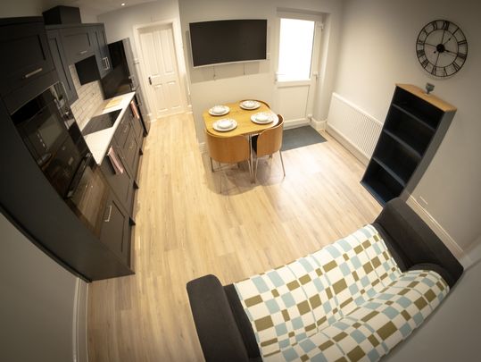 4x Double Rooms, near RHS and City Centre. Room 2 - Photo 1