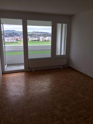 Logement rénové avec balcon. Immeuble avec ascenseurs, proche de toutes commodités. - Photo 5