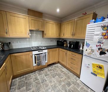 2 Bedroom Flat / Apartment - Water Lane, Totton - Photo 5