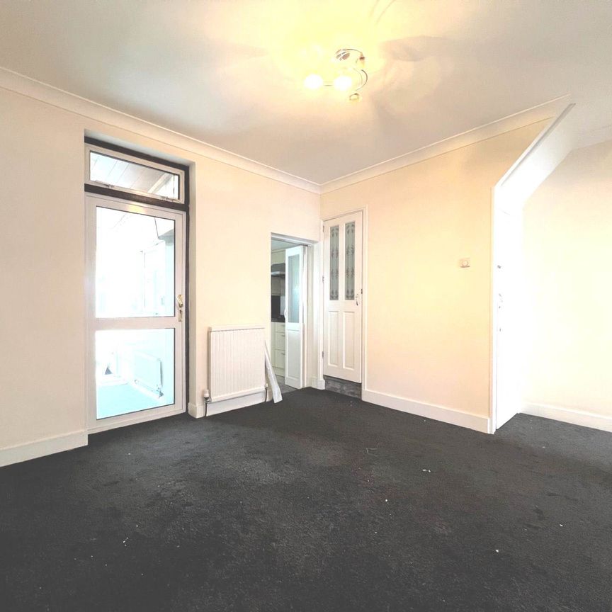 Price £3,200 pcm - Available Now - Unfurnished - Photo 1