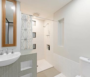 It's good to be king - No Car Bay - Photo 4