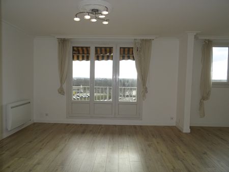 Location Appartement 5 pièces 104m² ST JEAN DE LA RUELLE 45140 - Photo 3