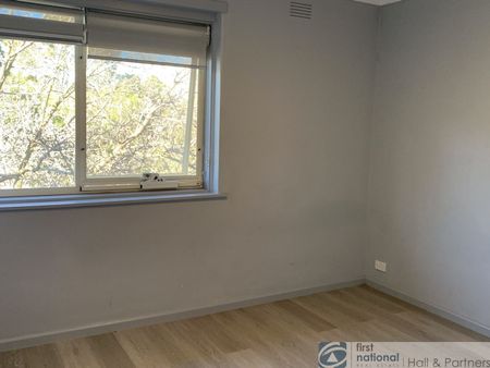 One bedroom renovated apartment in South Yarra - Photo 5