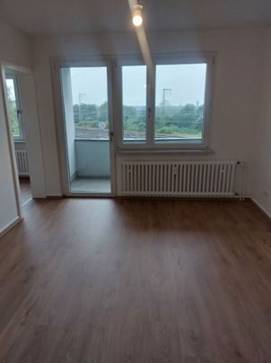 3-Raum-Wohnung in Duisburg-Duissern mit Balkon - Foto 1