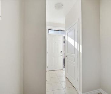 2 WHITEHAVEN Lane, Kitchener, Ontario, N2H0B3 - Photo 1