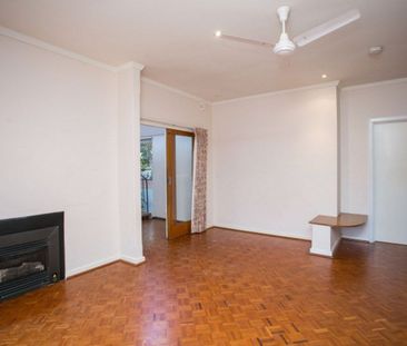 Family home in Blue Ribbon Location - Photo 5