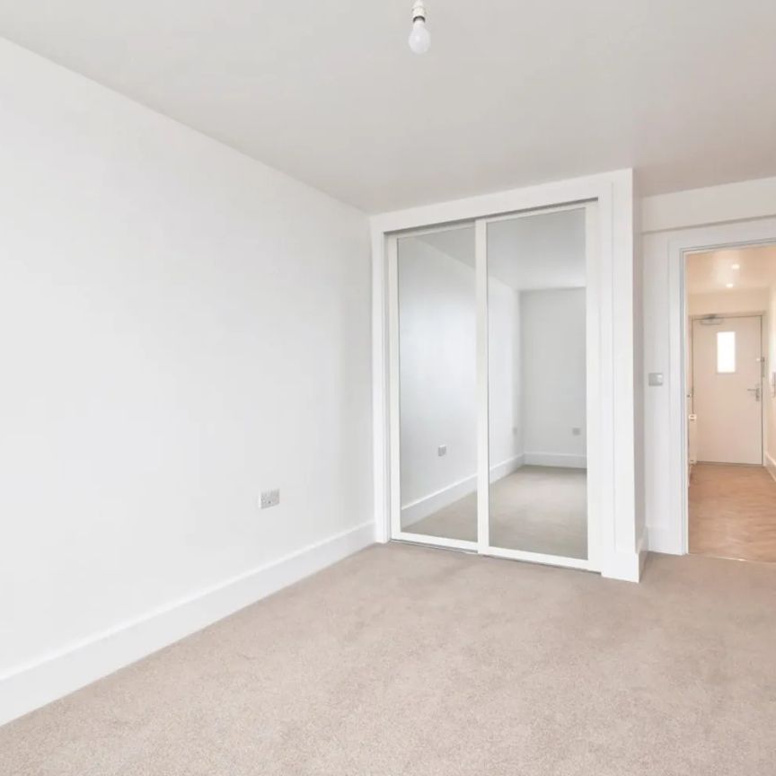 Araby Corner, Shepperton, TW17 - Photo 1