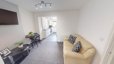 2 bedroom ground floor flat to rent - Photo 3