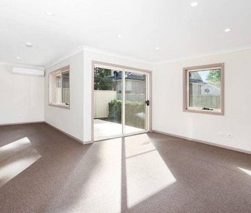 Modern 3 Bedroom Town House - Photo 5