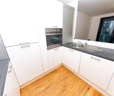 3 bedroom flat to rent - Photo 4