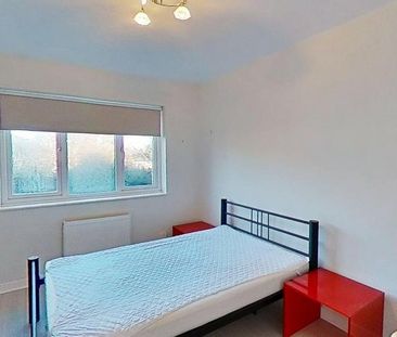 3 bedroom flat to rent - Photo 6