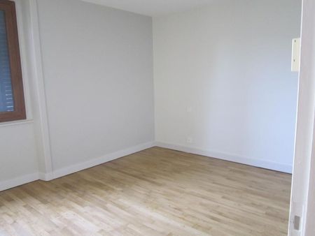 Location Maison 115m² USSEL 19200 - Photo 4