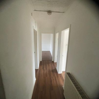 2 bedroom ground floor flat to rent - Photo 1