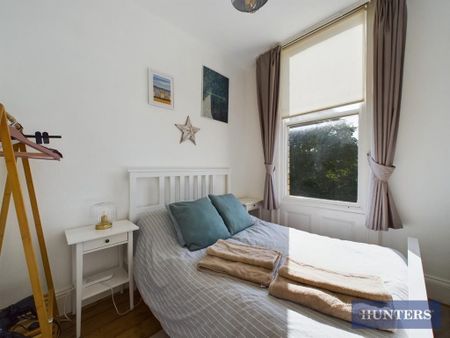 3 bedroom flat to rent - Photo 4