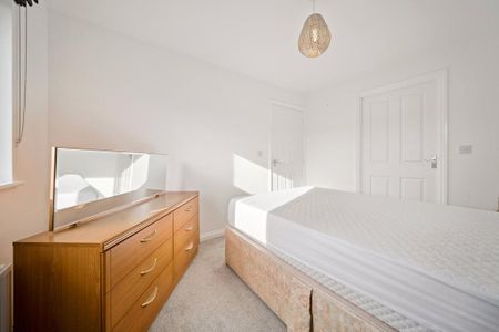 4 bedroom detached house to rent - Photo 2