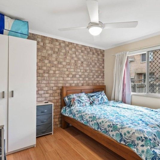 TWO BEDROOMS TOWNHOUSE WITH VINLY FLOOR AND AIR CONDITION - Photo 1