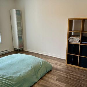 Magnifique 3 ½ + espace bureau TOUT INCLUS - lumineux - stationnement : 1535$/mois - Photo 2