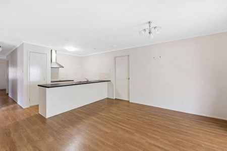 Spacious and Neat unit in prime East Toowoomba location - Photo 4