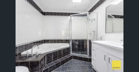 3 BEDROOM FAMILY HOME - Photo 5