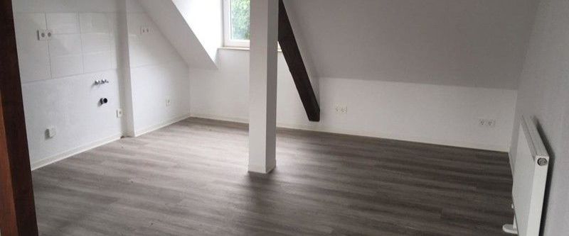 1 Grundmiete frei! Premium für Sie! Tolle 2 Zimmer-Dachgeschoß-Wohnung! - Photo 1