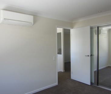 3 BEDROOM FULLY FURNISHED TOWNHOUSE IN GREAT LOCATION!! - Photo 4