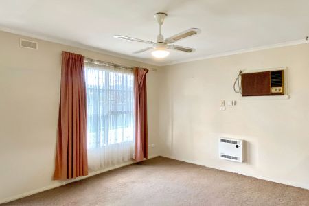 Neat & Tidy Unit in Central Location - Photo 4