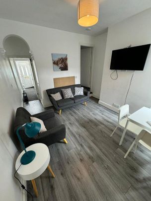 3 bedroom flat to rent - Photo 1