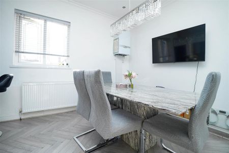 4 bedroom flat to rent - Photo 4