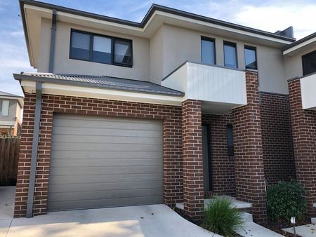 Stylish 2 Bedroom Town House - Photo 2