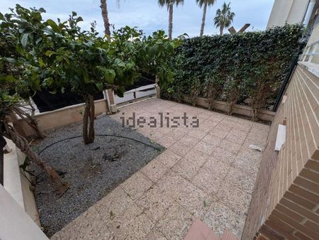 Alquiler de chalet adosado en Calle Nectarina - Photo 5