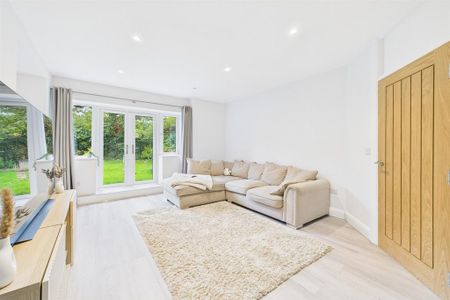 3 bedroom flat to rent - Photo 2