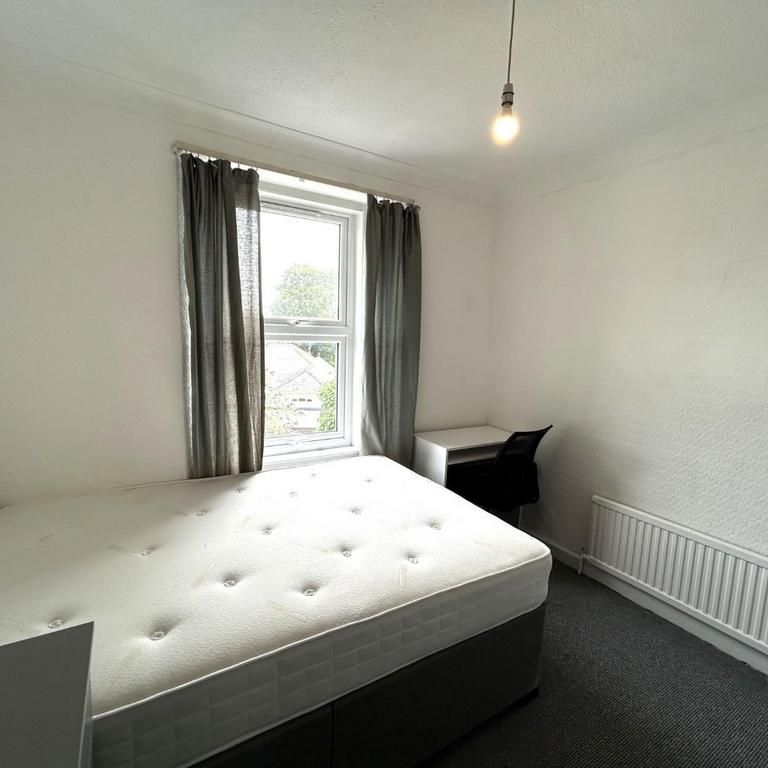 1 bedroom in a house share to rent - Photo 1