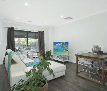 Modern Central Townhouse! - Photo 3