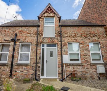 1 bedroom mews to rent - Photo 5