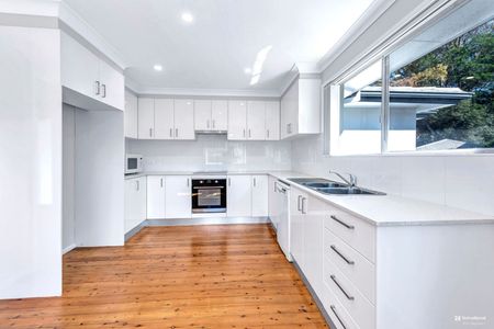 3 Bedroom Home in coveted Little Beach Location. - Photo 2
