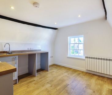 1 Bedroom Flat / Apartment - West Street, Alresford - Photo 4