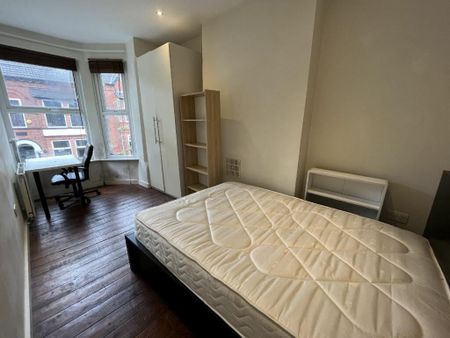 7 Bed Semi-Detached House, Derby Grove, NG7 - Photo 5