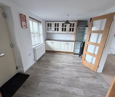 3 bedroom semi-detached house to rent - Photo 5