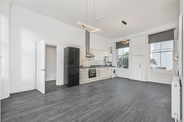 3 bedroom flat to rent - Photo 1