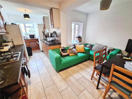 6 bedroom semi-detached house to rent - Photo 2