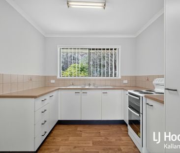 Spacious 2 Bedroom Duplex with Huge Yard & Side Access - Photo 5