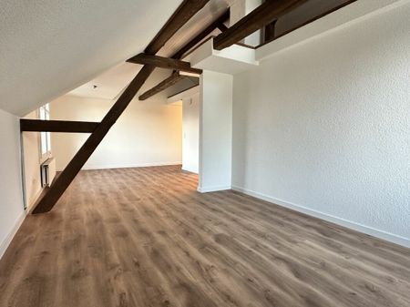 Teilsanierte 2.5 Zimmer-Dachwohnung an ruhiger Lage - Photo 2