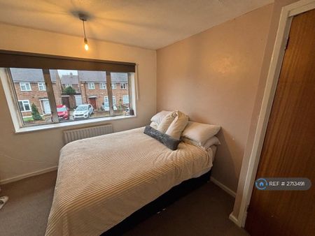 3 bedroom semi-detached house to rent - Photo 2